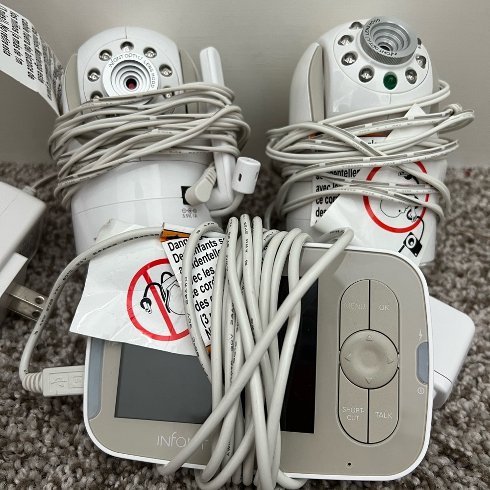 Infant Optic baby monitor with two cameras